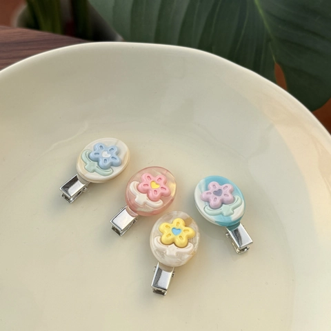 Dolce Fermaglio per Capelli in Acetato di Cellulosa a Forma di Fiore Motivo Marmorizzato Colorato Fatto a Mano per Donna