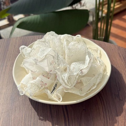 Franse Vintage Meerlaagse Bloemen Kant Scrunchie Elegante Stof Geplooide Elastische Haarband Voor Vrouwen Vakantie Decor