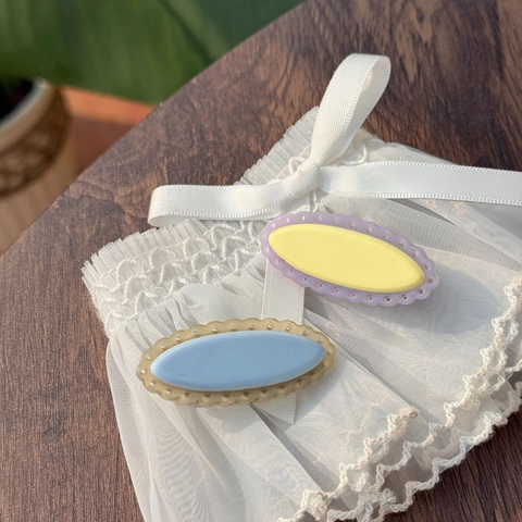 Vintage Cellulose Acetate Oval Hair Clip Sweet Candy Color Hollow Lace Edge Duckbill Clip For Women Elegant Hair Accessory