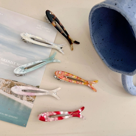 Elegant Fish Shaped Acetate Hair Clip With Rhinestone Detail Gradient Color Duckbill Side Clip Sweet Hair Accessories For Women