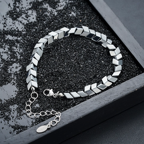 Bracciale Minimalista in Acciaio Inossidabile Ematite con Maglie a Freccia a V Regolabile Gioielli Geometrici Hip Hop per Uomo Donna Unisex Regalo