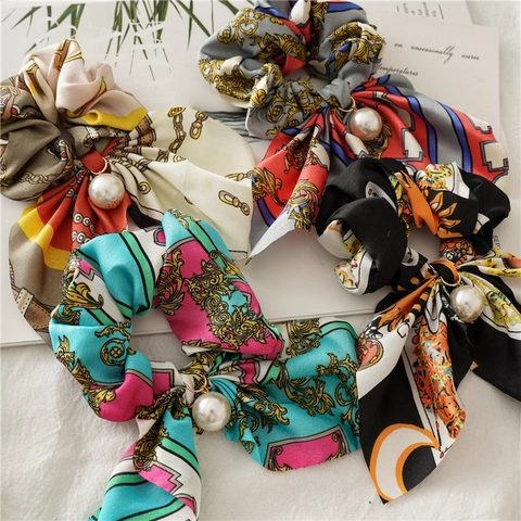 Elastico per Capelli in Satin Vintage Con Nastro e Ciondolo Perla Artificial Stampa Catena Barocca Accessori Capelli Donna
