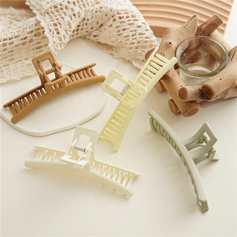 Koreanische Elegante Große Mattierte Haarklammer Für Damen Matte Geometrische Haifisch-Clip Einfache Tägliche Haarschmuck