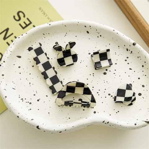 Vintage Checkerboard Acetate Hair Claw Clip For Women Black White Plaid Geometric Shark Clip Hair Accessories Headwear