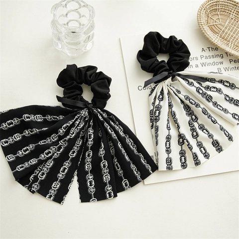 Koreanischer INS Stil Schwarz Weiß Buchstaben Kette Druck Stoff Scrunchies Retro Elegant Bogen Band Haargummis Damen Haarschmuck