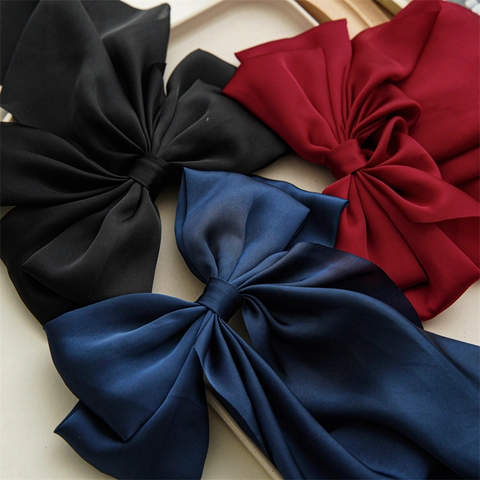 Barrette à Cheveux Grand Nœud en Satin Style Hepburn Français Élégant Ruban de Soie Pince à Ressort pour Femme Vintage
