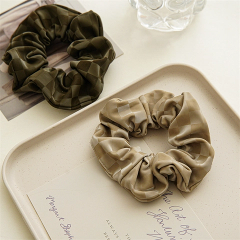 French Vintage Checkerboard Satin Scrunchie Large Elastic Plaid Hair Tie For Women Elegant Daily Hair Accessories Retro Style