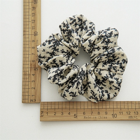 Vintage Floral Cloth Scrunchies For Women High Elastic Hair Ties Retro Branch Pattern Beige White Fabric Hair Accessories