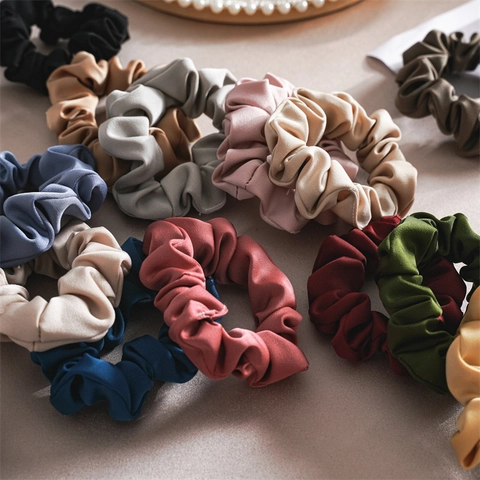 Eleganti Scrunchies in Tessuto di Raso Plissettato Grande Porta Coda di Cavallo Lucido per Donna Accessori Capelli Vintage
