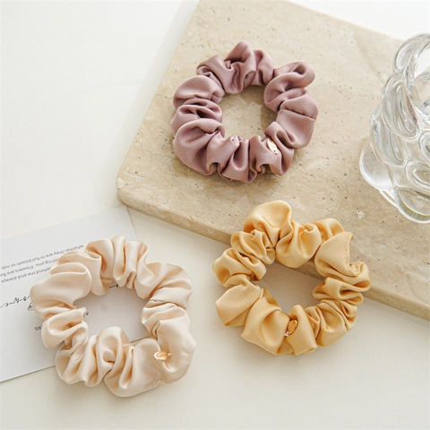 Lady Style Satin Scrunchies Simple Solid Color Hair Ties For Women Pleated Elastic Hair Band With Metal Tag Hair Accessories