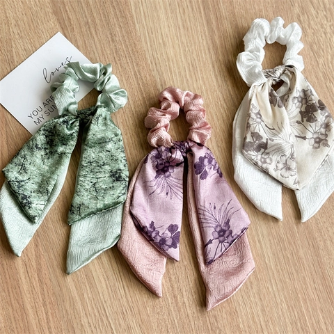 Coletero con Lazo de Tela de Satén de Doble Capa Estilo Francés con Cinta Larga Elegante Goma para el Pelo Floral para Mujer