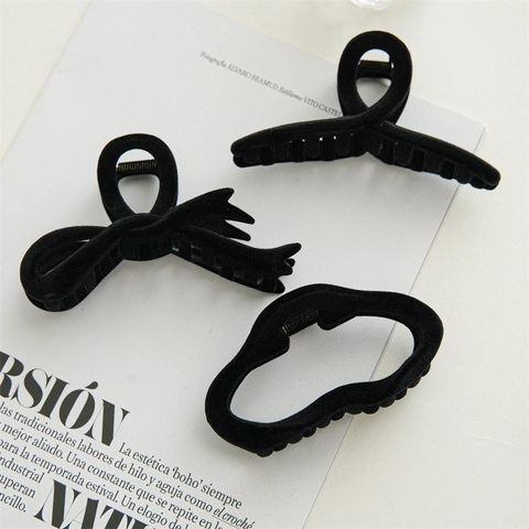 Pinza per Capelli Nuvola in Floccatura Nera Autunno Inverno Donna Grande Fermaglio a Forma di Squalo Velluto Moda Elegante Accessori