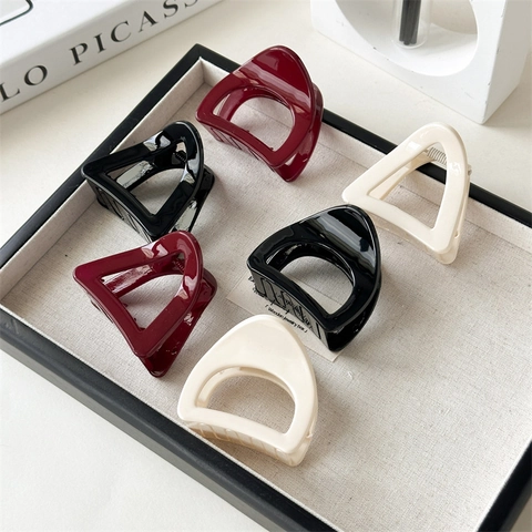 Pinza per Capelli Geometrica Minimalista Cava Triangolo Laccata Molletta per Capelli Donna Moda Accessorio Capelli Antiscivolo