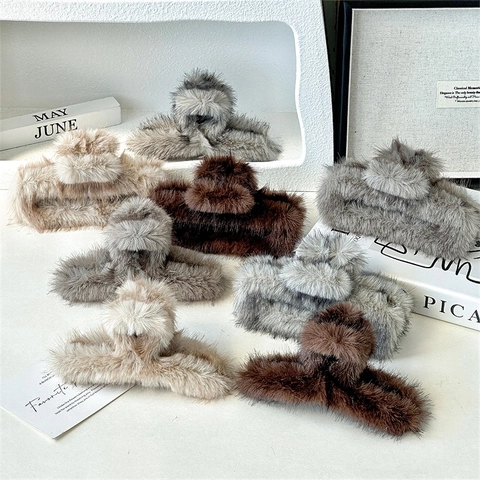 Large Faux Fur Plush Hair Claw Clip For Women Elegant Handmade Square Hair Catch Barrettes Solid Color Soft Furry Hair Accessories