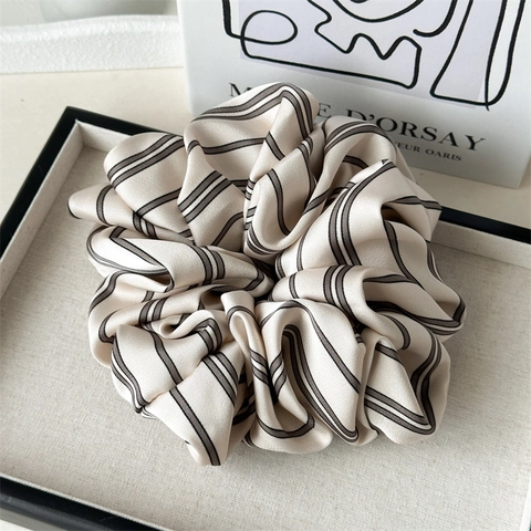 French Style Large Striped Satin Scrunchie Oversized Pleated Hair Tie Elastic Hair Band Fashionable Commute Hair Accessories For Women