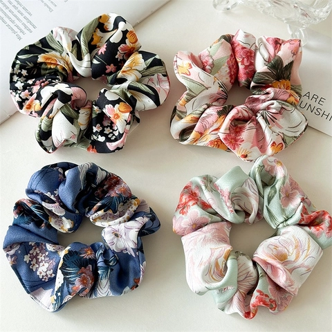 Elegante Satin Scrunchies Mit Blumendruck Rosenmuster Große Haargummis Satin Stoff Elastische Haarbänder Für Damen Täglich Schmuck