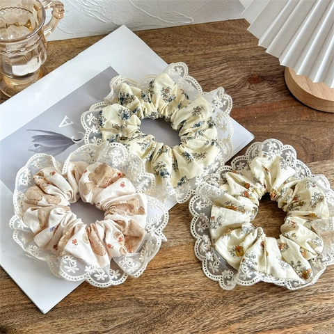 Süße Spitzenbesatz Blumen Bär Scrunchies Für Damen Französisch Pastorale Stil Stoff Elastische Haargummi Mode Haarschmuck