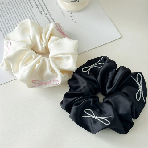 Elegante Scrunchie Francese in Raso Con Ricamo a Fiocco Elastico Alto in Tessuto per Capelli Donna Accessori Moda Capelli