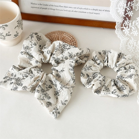 Elegante Zwart-Wit Bloemenprint Kant Stof Scrunchies Franse Vintage Bloemen Haarelastiekjes Voor Vrouwen Dagelijks Haaraccessoires