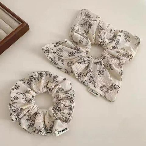 Elegante Zwart-Wit Bloemenprint Kant Stof Scrunchies Franse Vintage Bloemen Haarelastiekjes Voor Vrouwen Dagelijks Haaraccessoires