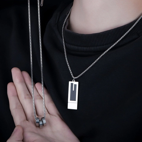 Collier Pendentif Rectangle Géométrique en Acier Titane Émail Noir Bijoux de Chaîne Vénitienne Minimaliste Unisexe Quotidien