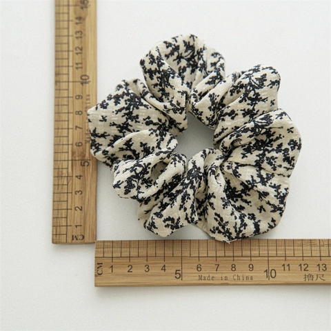 Scrunchies in Tessuto Floreale Vintage per Donna Elastici per Capelli ad Alta Elasticità Motivo a Rami Retro Beige Bianco
