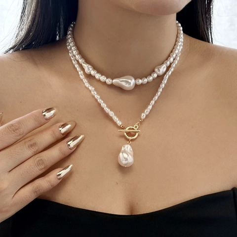 Collier de Perles Artificielles Baroques Superposé Vintage pour Femme Élégant Fermoir Cabilllot Plaqué Or Choker Irrégulier Bijoux Cadeau