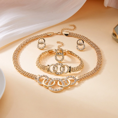 Eleganti Cerchi Intrecciati Gioielli in Lega con Strass Collana Orecchini Bracciale Anello per Donna Matrimonio Festa Moda Accessori Regalo