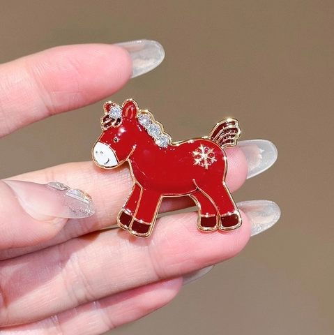 Broche Poney Cheval en Émail Rouge Festif Alliage Plaqué Or Flocon de Neige Strass Incrusté Broche Animale pour Nouvel An Noël Fête Bijoux Femme Cadeau
