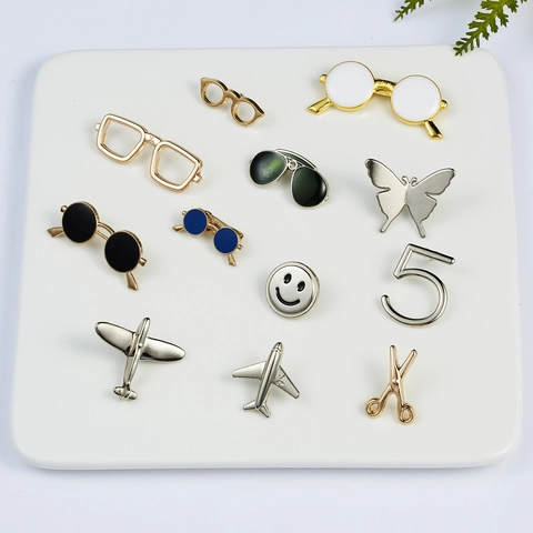 Spilla da Aereo in Lega Semplice alla Moda Spilla da Bavero Creativa a Forma di Farfalla con Forbici Ornamento Decorativo per il Petto per Regalo Quotidiano Unisex