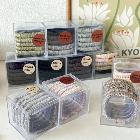 Coleteros Plisados de Satén para Mujer Soporte de Coleta Elástico Lazos de Pelo Minimalistas Color Sólido Colección con Caja