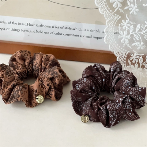 Scrunchie Grande in Tessuto Con Stampa Paisley Vintage Con Ciondolo a Lettera H in Metallo Dorato Elegante Fermacoda per Donna Accessori per Capelli Alla Moda