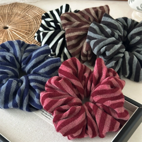 Elegante Scrunchie a Righe in Maglia Elastico per Capelli in Lana di Grandi Dimensioni Supporto per Coda di Cavallo per Donna Accessori Capelli Autunno Inverno