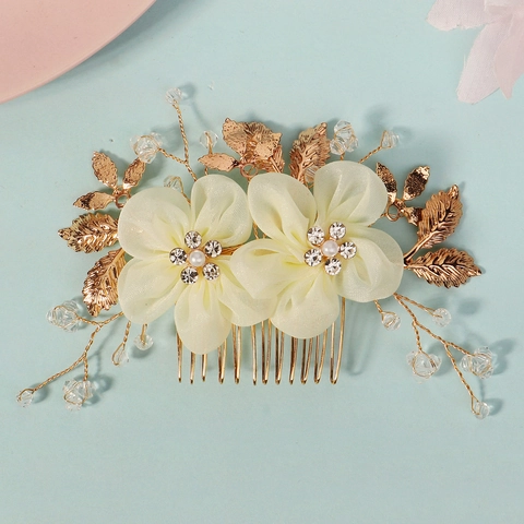 Handgemaakte Bruids Haarkam Crème Stoffen Bloem Gouden Legering Blad Strass Kunstparel Bruiloft Hoofdtooi Vrouwen Party Haaraccessoires