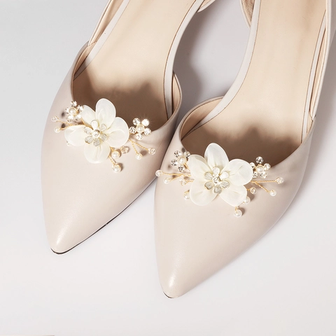 Bridal Wedding Shoe Clips Handmade White Satin Flower Shoe Buckles Artificial Pearl Rhinestone Decoration For Women Heels Party