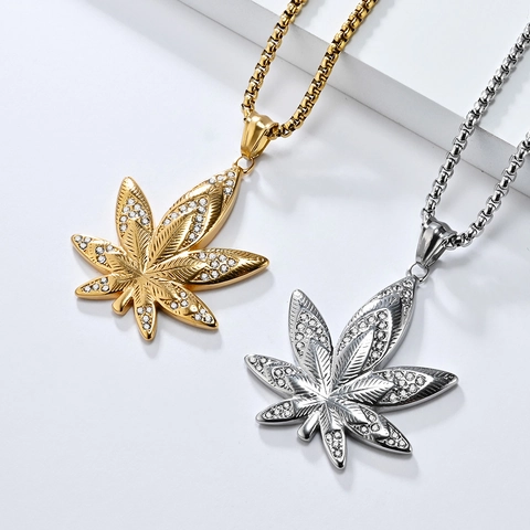 Collana con Pendente Foglia di Acero Hip Hop in Acciaio Inossidabile Placcato Oro Zirconia Gioielli Streetwear Donna Uomo