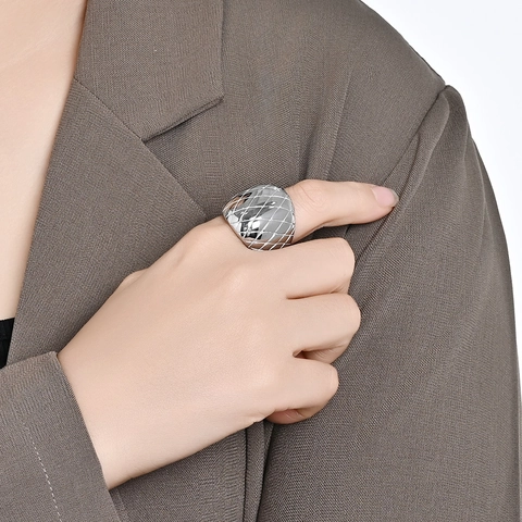 Anello a Fascia Trapuntato in Acciaio Inossidabile di Moda per Donna Uomo Oro Colore Acciaio Motivo a Griglia Gioielli Geometrici
