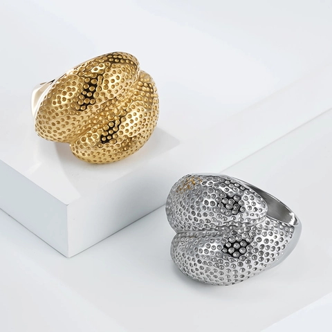 Anillos de Acero Inoxidable para Mujer Bañados en Oro de 18K Textura Geométrica de Hoyuelos Banda Ancha Joyería de Moda