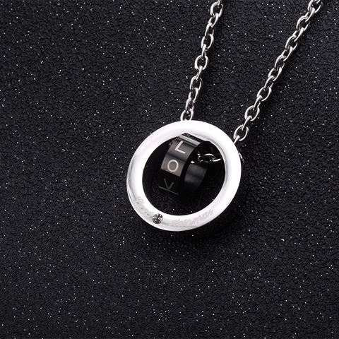 Collier avec Pendentif à Double Anneau en Acier Titane à la Mode pour Hommes Femmes Gravé Love Zircone Bijoux Géométriques