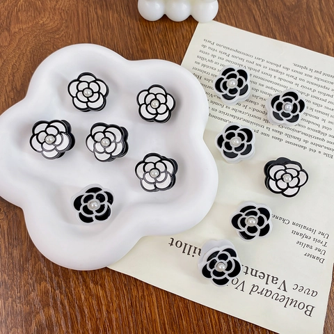 Pinza per Capelli Vintage a Forma di Fiore di Camelia per Donna Elegante Clip in Acrilico Nero Bianco Con Perla Artificiale