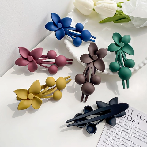 Morandi Color Flower Hair Claw Clip Matte PS Plastic Lily Floral Shark Clip Elegant Duckbill Clip For Women Daily Hair Accessories