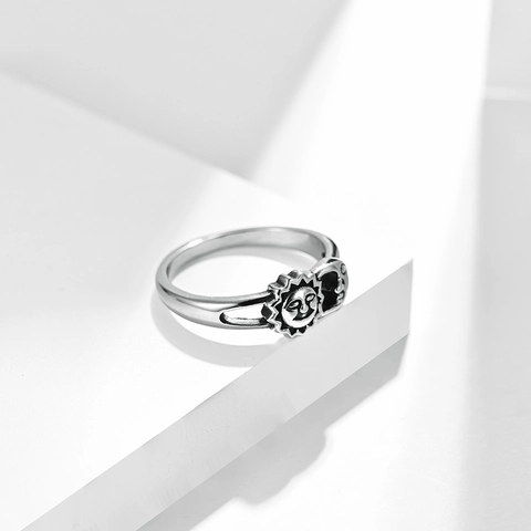 Bague Vintage en Acier Titane Motif Visage Soleil et Lune Pour Homme Femme Polie Alliance Céleste Mariage Bijoux