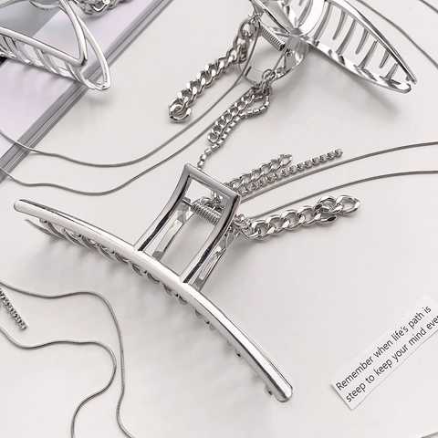 Molletta per Capelli da Donna in Metallo Argentato con Catena a Nappa Lunga Strass Punk Shark Clip Accessorio per Capelli