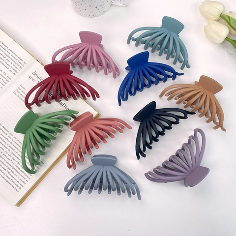 Korean Matte Large Hair Claw Clips For Women Minimalist Solid Color Octopus Shark Clip Fashion Thick Hair Accessories