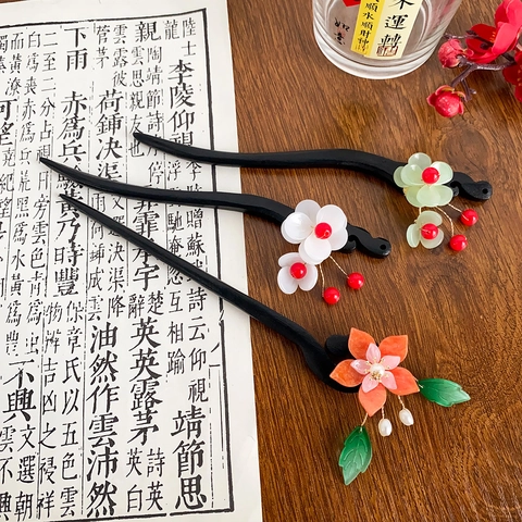 Chinese Vintage Wood Hair Stick Elegant Resin Camellia Flower Hairpin For Hanfu Cheongsam Women Traditional Hair Accessories