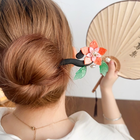 Chinese Vintage Wood Hair Stick Elegant Resin Camellia Flower Hairpin For Hanfu Cheongsam Women Traditional Hair Accessories