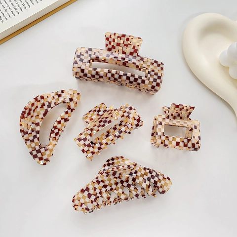 Retro Plaid Acetate Hair Claw Clip For Women Large Geometric Hollow Checkerboard Hair Clips Korean Simple Minimalist Hair Styling Accessories