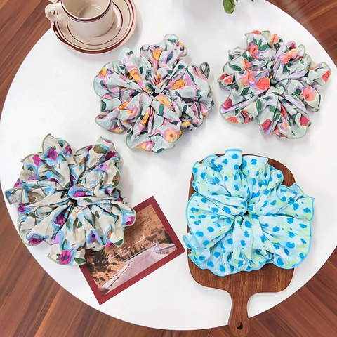 Scrunchies Grandes de Tela Floral Vintage para Mujer Coleteros Plisados Retro Accesorios para el Cabello de Alta Elasticidad