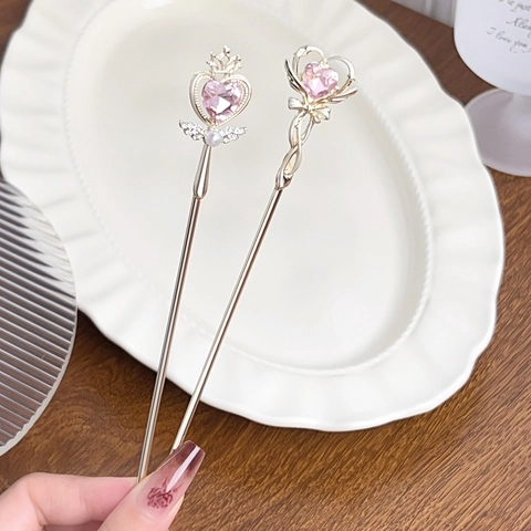 Pic à Cheveux en Alliage Baguette Magique Pour Femmes Cœur Rose Strass Nœud Couronne Ailes Coiffure Électroplaquée