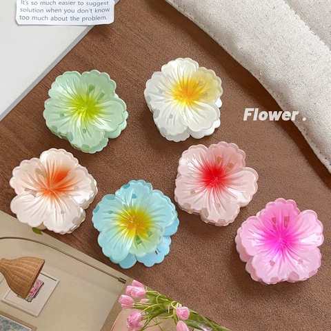 Small Plumeria Flower Hair Claw Clips Plastic Baking Varnish Gradient Color Hairpin For Beach Vacation Women Sweet Hair Accessory